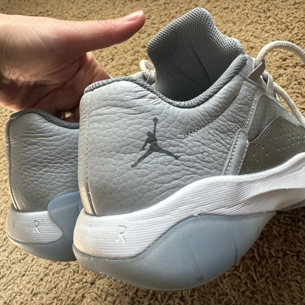 Nike Jordans 11 CMFT Low Men’s Sneakers - Picture 7 of 12